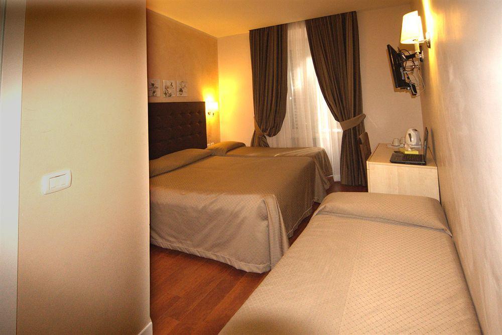 Hotel Saturnia Roma Exterior foto